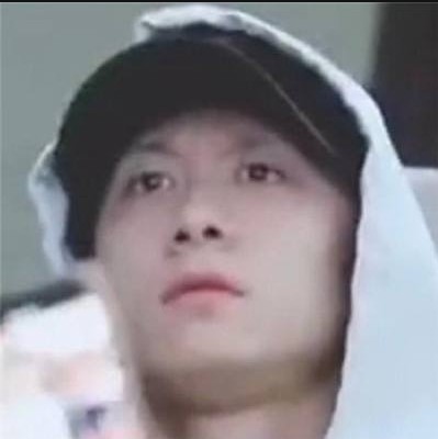 张一山被粉丝围堵表情包图4