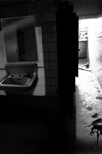 被遗弃的中学游戏攻略图2