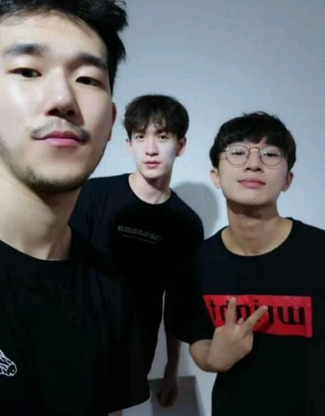 抖音白光组合我们不一样bgm歌曲分享图片1