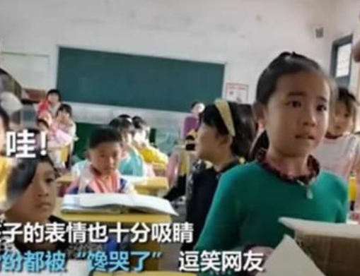 女孩考第一奖励太丰盛惊出表情包图2