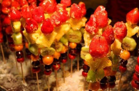 冬天的第一根糖葫芦图片图2