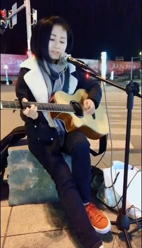 抖音一千个伤心的理由沙哑女声版图片1