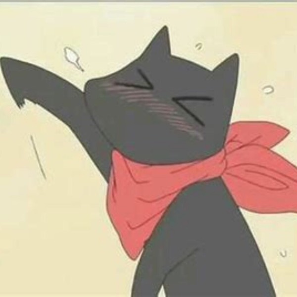 垃圾桶上的黑猫gif图图1