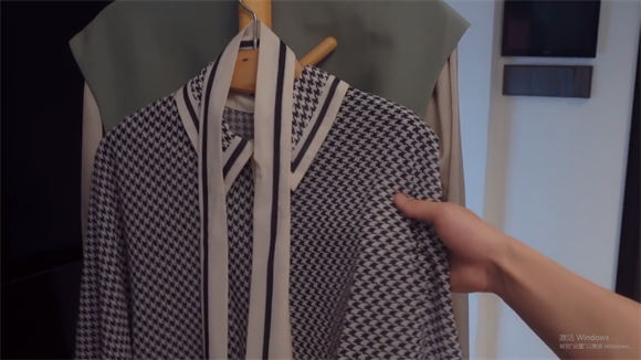 完蛋我被美女包围了图1